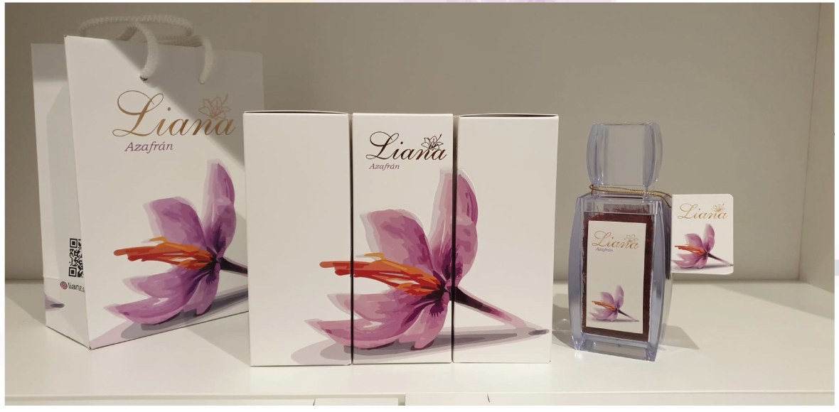 Presentación comercial de azafrán Liana: bolsa, estuches y botella